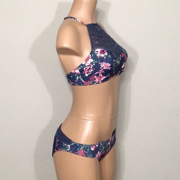 ROXY tropical print with crochet bikini. - Picture 6 of 13